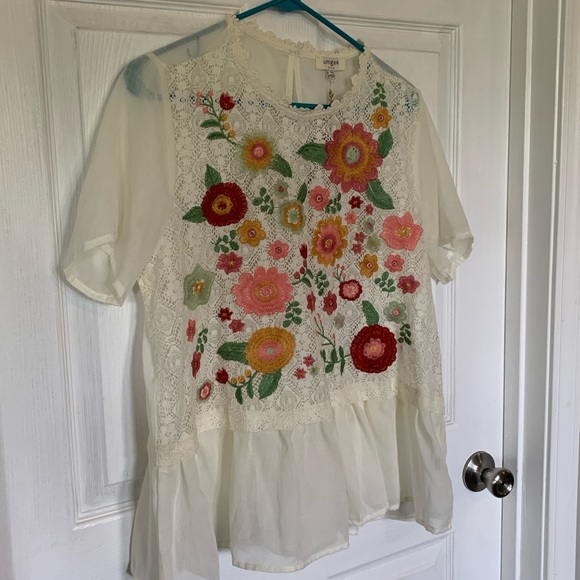 Umgee Tops - NWT Umgee Floral Blouse